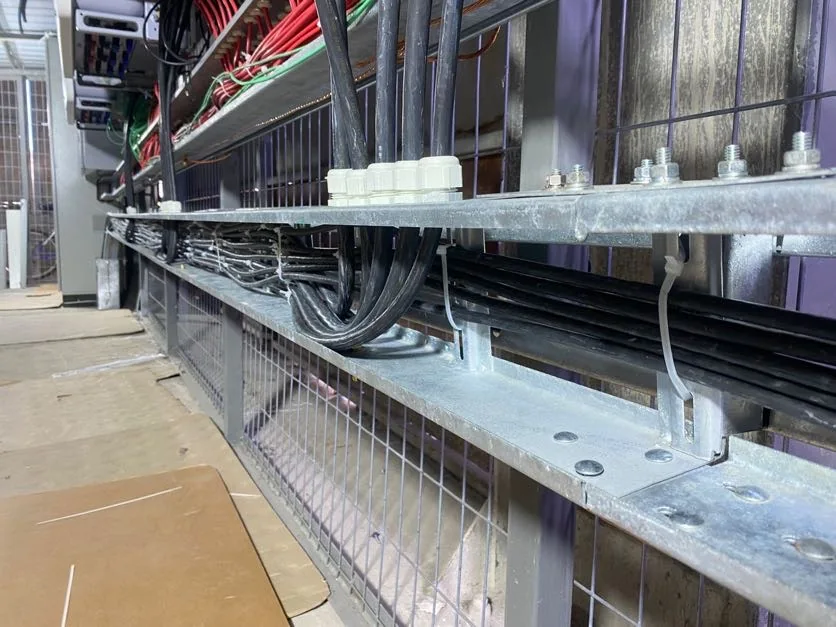 Canalización y tendido de conductores en instalación industrial
